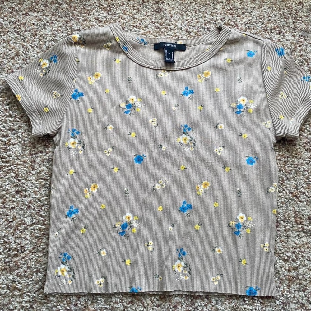 Forever 21 Women’s Floral Tee in Beige